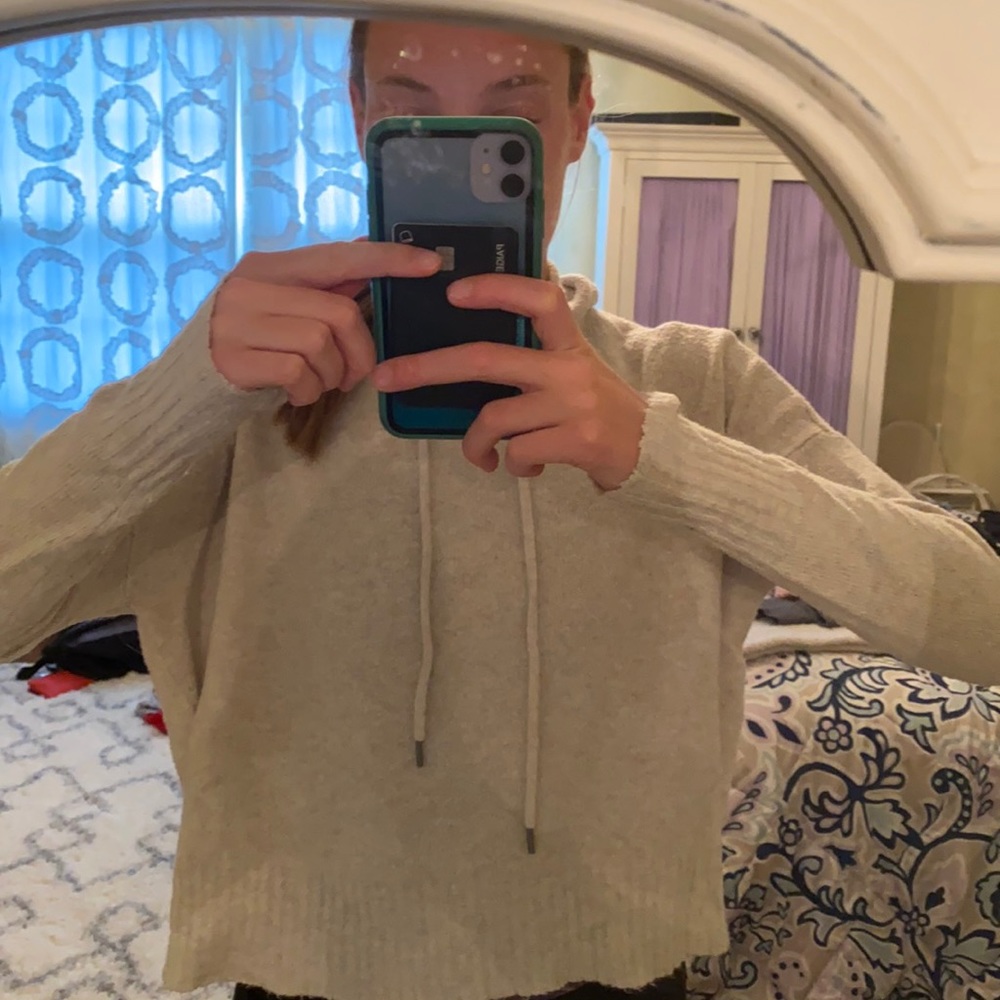 American Eagle sweater